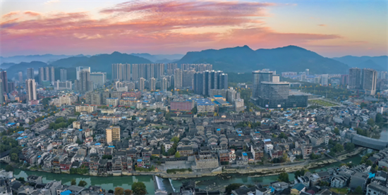 集團全力助推湖南吉首市委托招商招商引資，打造產業發展新地標