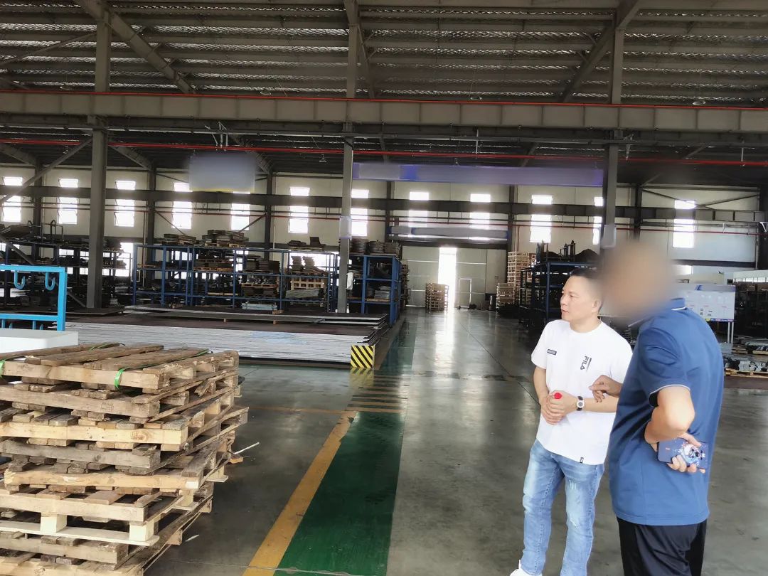 國內眾多知名車企的指定合作伙伴！高性能汽車配件投資選址項目方實地考察江蘇某地方政府