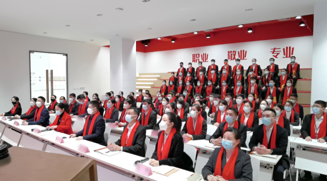 凝心聚力擔使命，奮楫揚帆新征程！東方龍商務集團舉行2022年度總結暨表彰大會