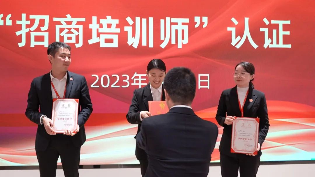 聚勢行，闖新途！東方龍商務召開一季度“開門紅”總結表彰暨“奔跑二季度”競賽總動員