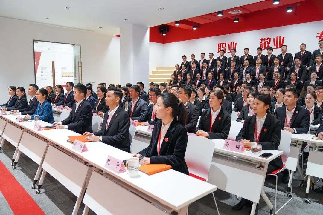聚勢行，闖新途！東方龍商務召開一季度“開門紅”總結表彰暨“奔跑二季度”競賽總動員