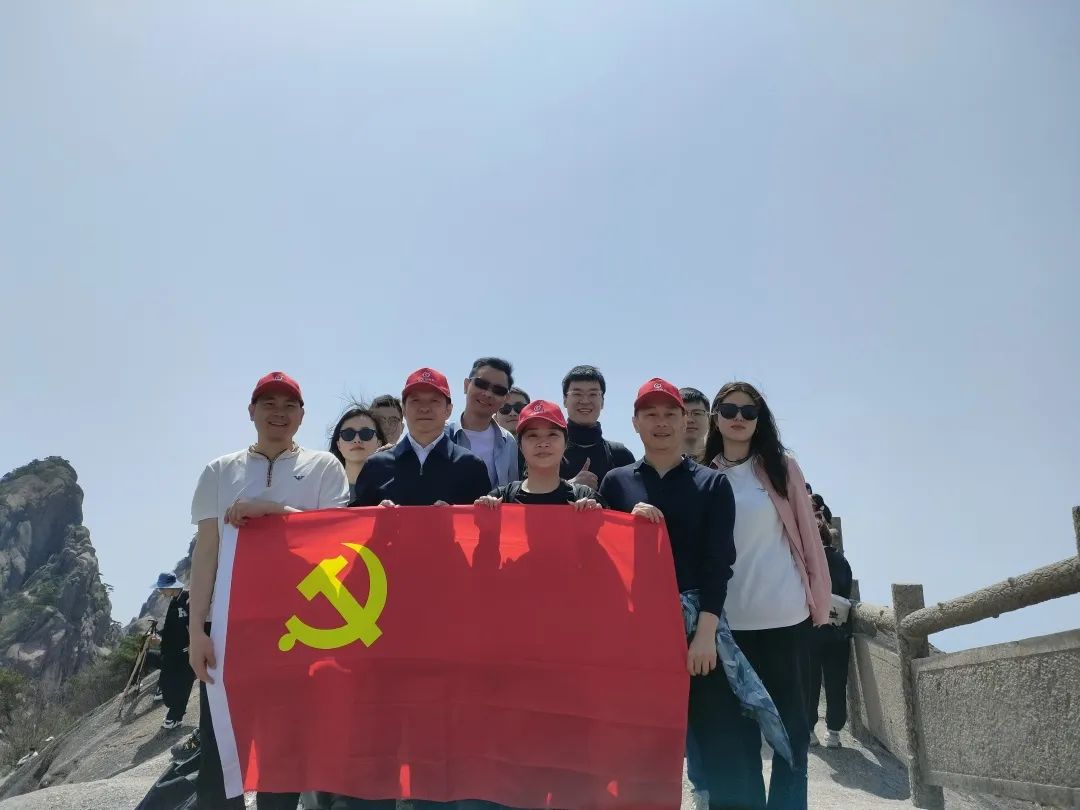 東方龍商務與春天有個約會！集團100余人赴安徽黃山“團建”，太嗨了！“奔跑二季度”——我們準備好了！