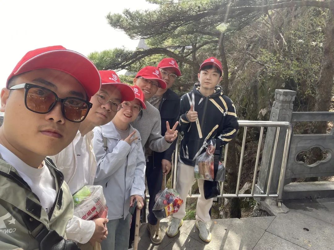 東方龍商務與春天有個約會！集團100余人赴安徽黃山“團建”，太嗨了！“奔跑二季度”——我們準備好了！