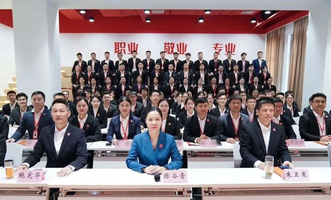 聚勢行，闖新途！東方龍商務召開一季度“開門紅”總結表彰暨“奔跑二季度”競賽總動員