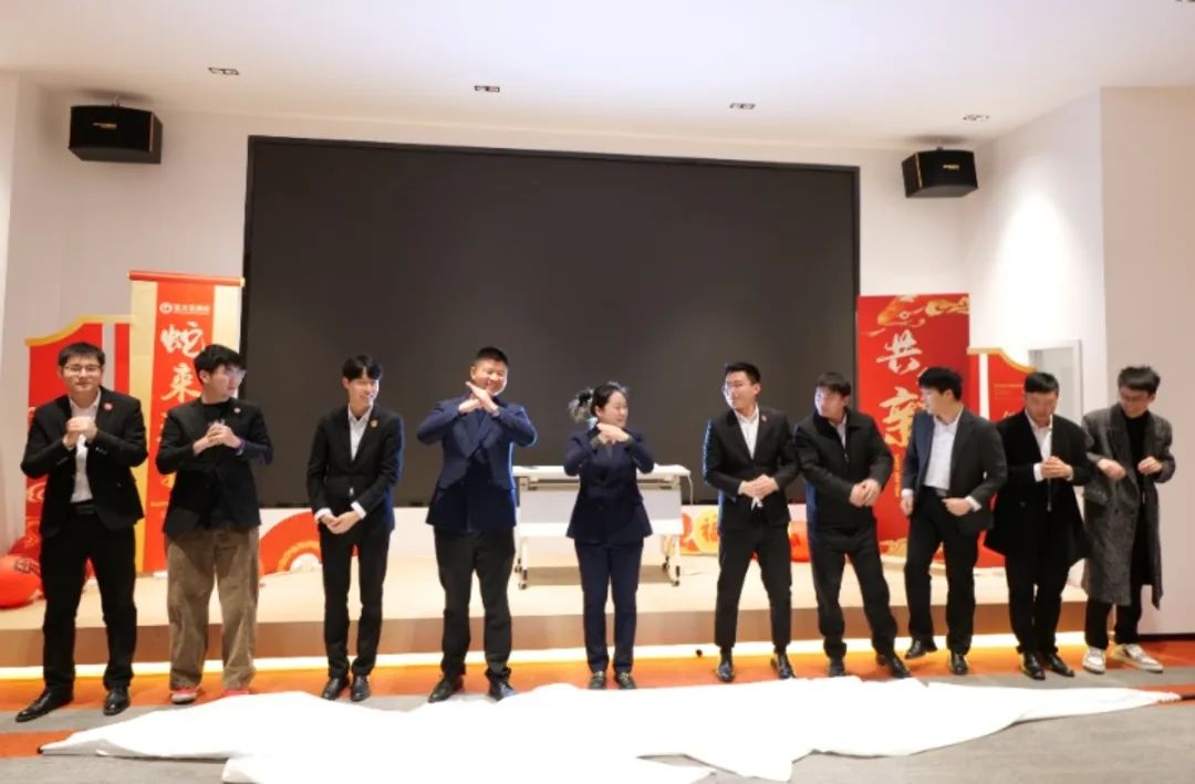 蛇來運轉，共征新程——東方龍商務年度慶典璀璨落幕！